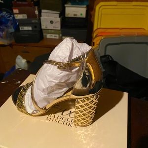 Beautiful gold heels